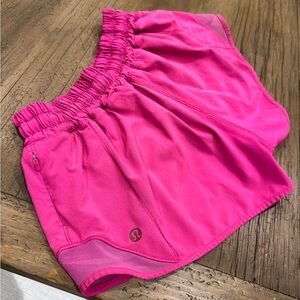 Lululemon Hotty Hot Low-Rise Lined Short 2.5" in Ripened Raspberry